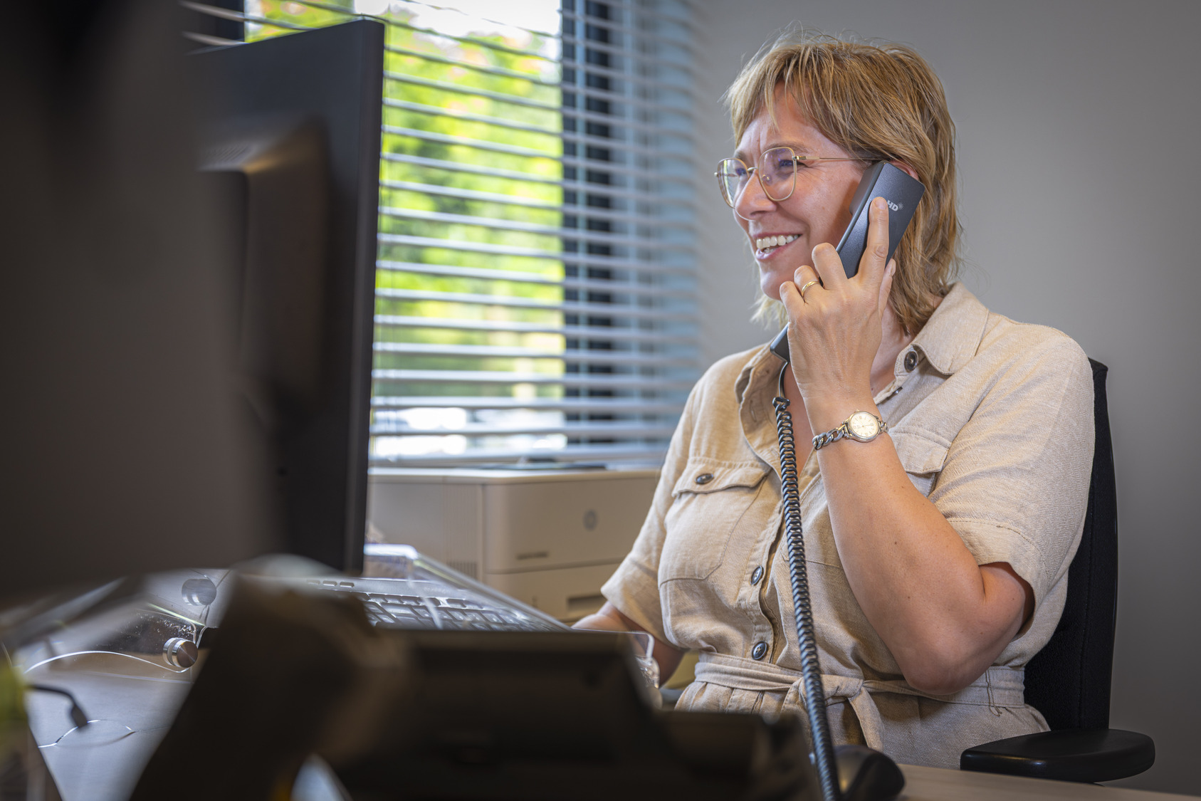 Administratief medewerker verwerkt ordergegevens van industriële draad
