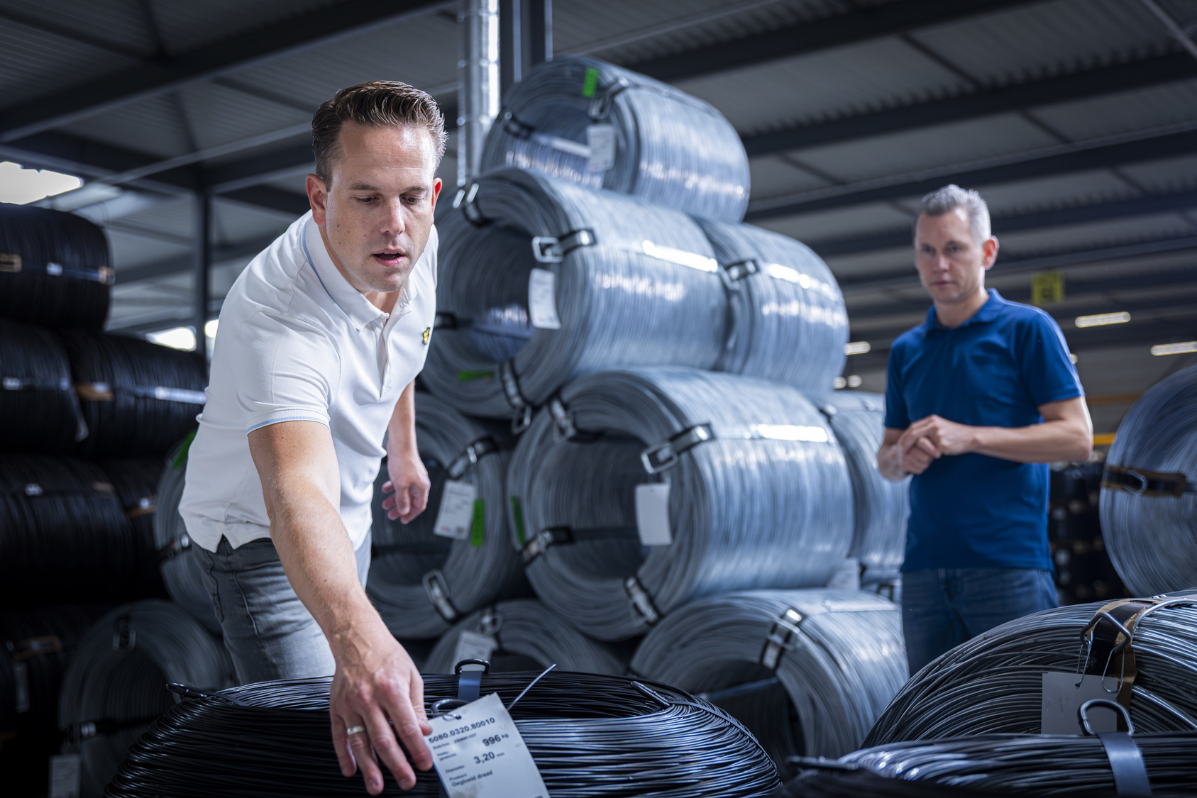 Kwaliteitscontrole van verzinkt en RVS-draad tijdens de productie